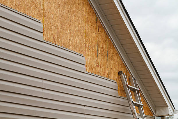 Professional Siding Inspection technician working in Streetsboro, OH